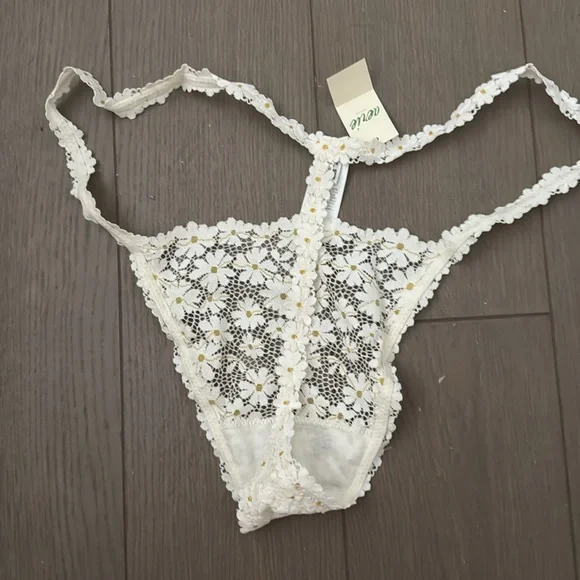 Never Worn Aerie Daisy Thong - Picture 5 of 5